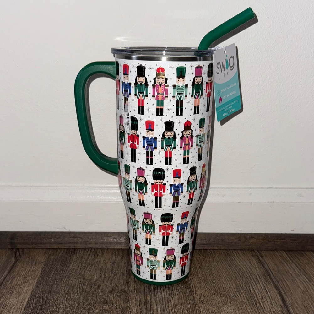 NWT ✨ Swig Life Nutcracker Tumbler with Green Straw 40 oz.